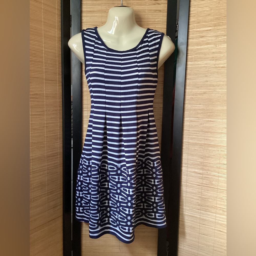 MAX STUDIO dress Sz XS stretch fit & flare blue white stripes EUC